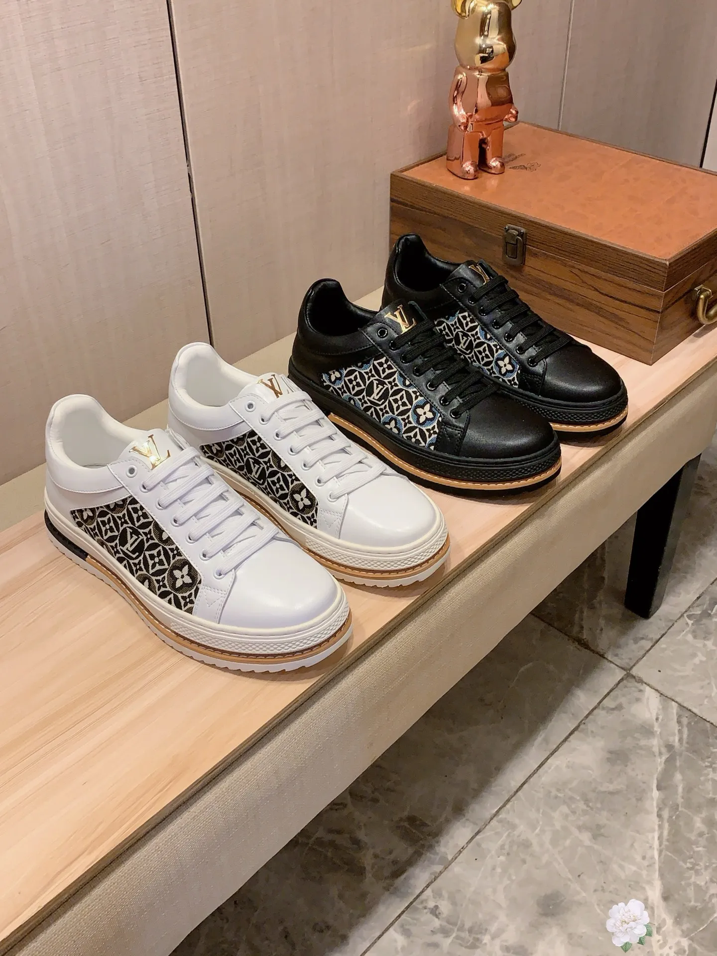 Men's men's shoes 💰420💰💰🎩🎩[Lightning][Lightning] "LV*" The latest • hot style casual shoes, top brand [Seduce] luxury~purchase, top~quality. [Strong] The upper is made of imported breathable cowhide with fabric material ➕ Breathable sheepskin feet (•) and fine workmanship. The original stylish and stylish soft rubber wear-resistant and non-slip outsole is light and comfortable on the feet. The real thing looks better when photographed in person. Code 111: Code: 38-44, 2️⃣colors selected